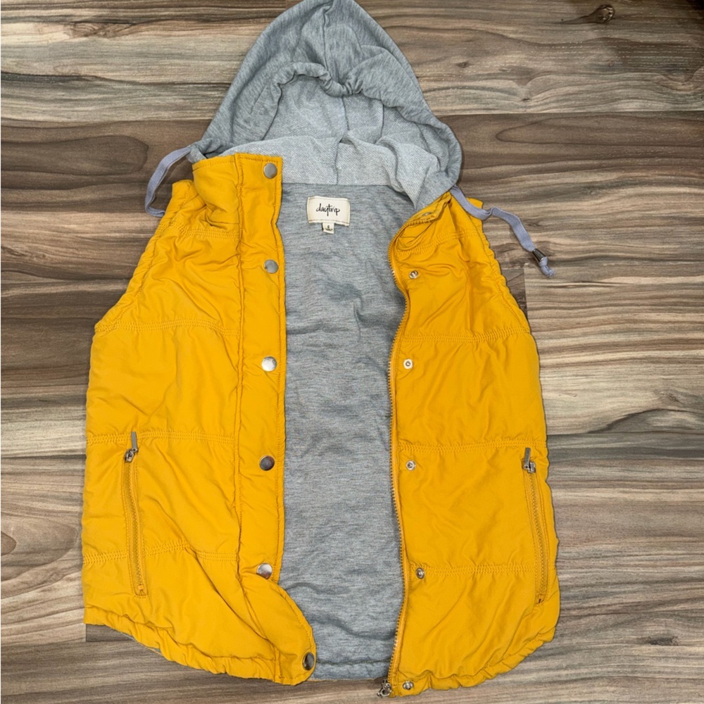 Daytrip Mustard Vest with Gray Hood - Picture 3 of 4